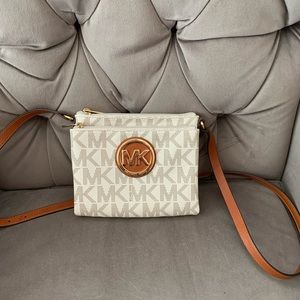 Nearly new Michael Kors cross body.